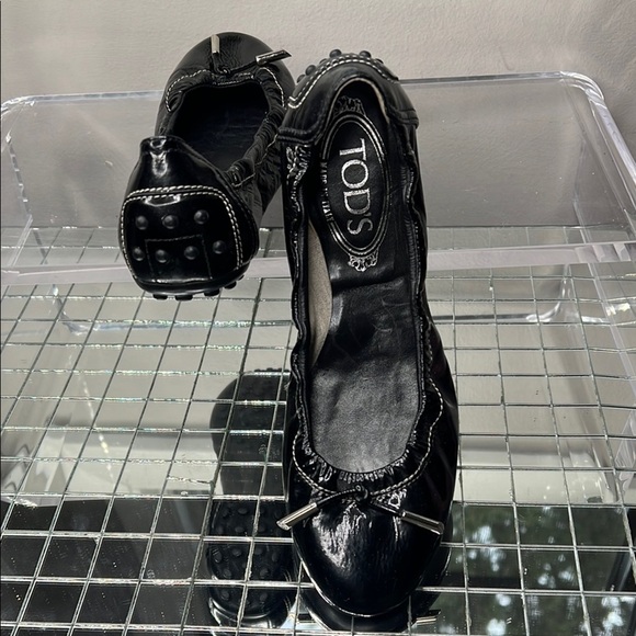 Tod’s Sz 6.5 Dee Patent Leather Ballet Flats Shoes - Picture 1 of 10